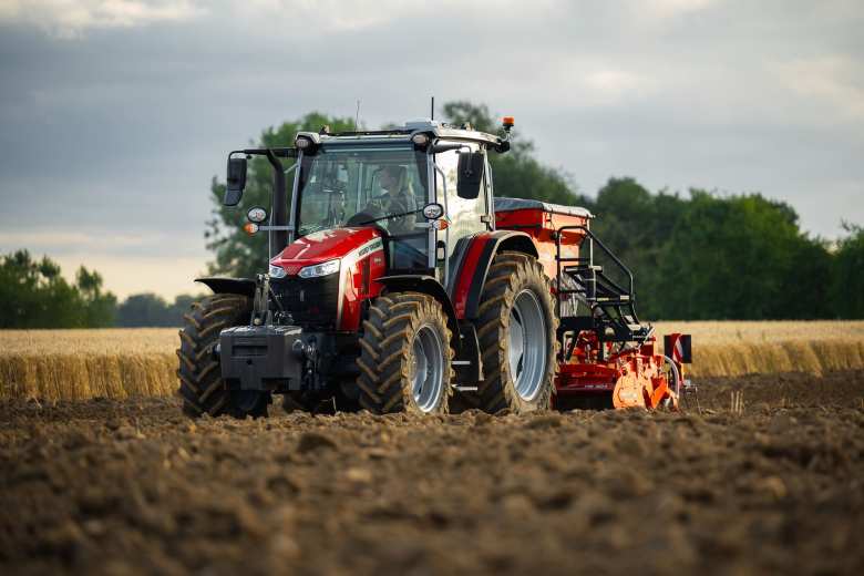 Η Massey Ferguson παρουσιάζει έξι μοντέλα από 95hp έως 145hp στη νέα σειρά MF 5M