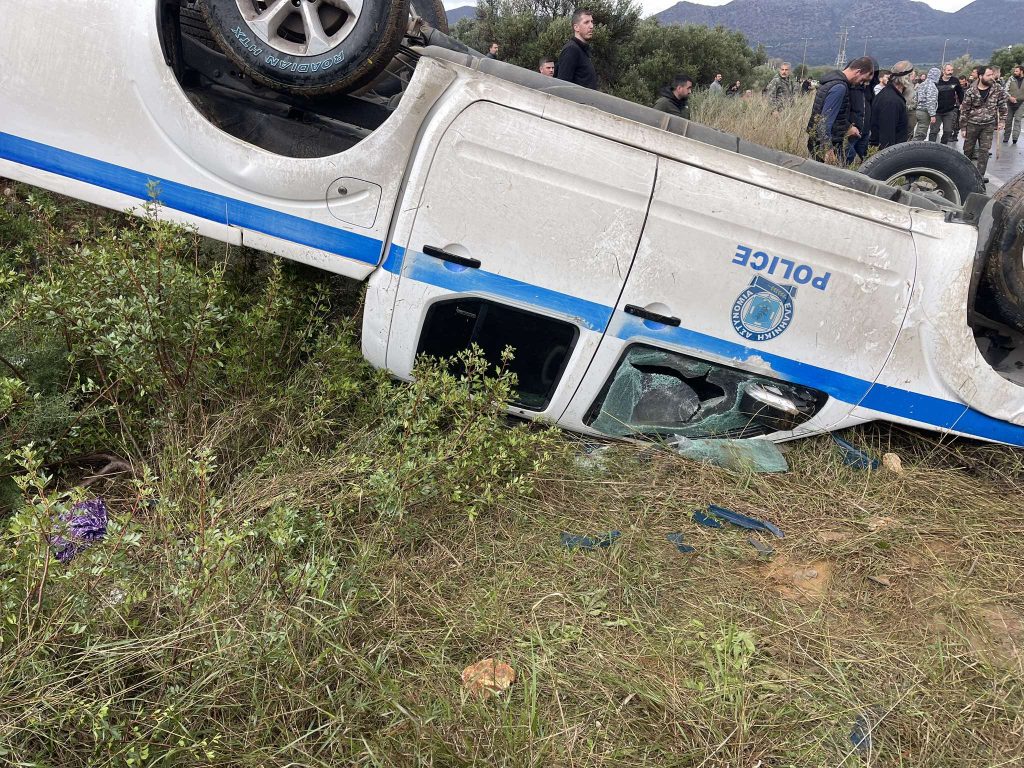 Οι αγρότες πολιορκούν τα αεροδρόμια Ηρακλείου και Χανίων – Σοβαρά επεισόδια με συγκρούσεις, πετροπόλεμο και χημικά