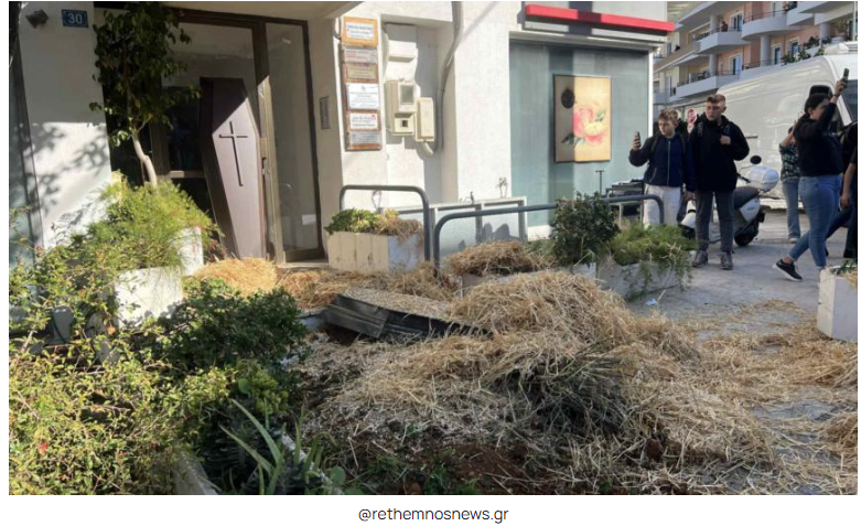 Σε εξέλιξη η κρίσιμη συνεδρίαση των αγροτών για το μέλλον των μπλόκων