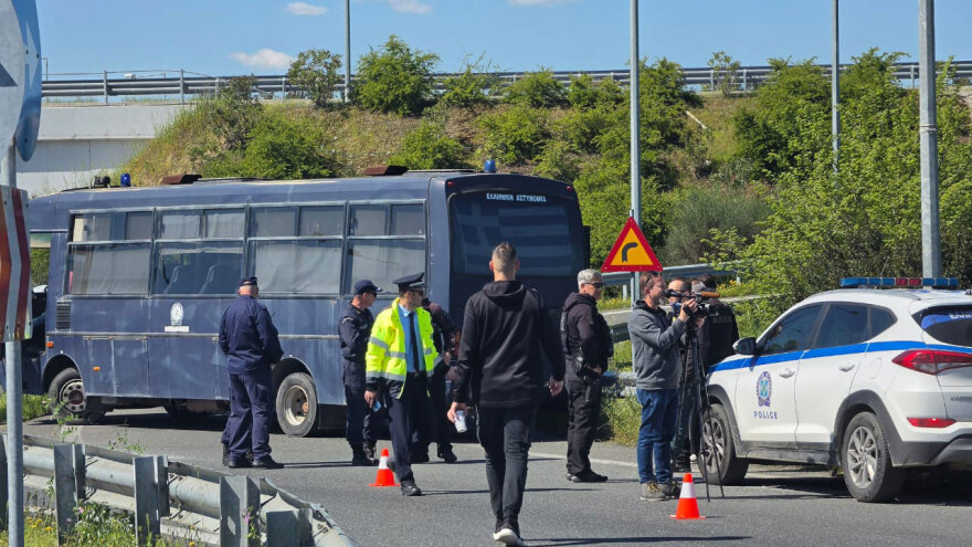 Αγρότες με τρακτέρ κατευθύνονται στον Ε65: Διαμαρτύρονται για ΟΠΕΚΕΠΕ και το αυξημένο κόστος παραγωγής, δείτε εικόνες