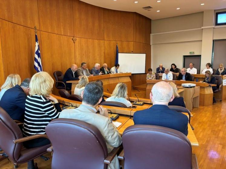 Μουτζούρης για αφθώδη και μεταναστευτικό με Πρέσβεις